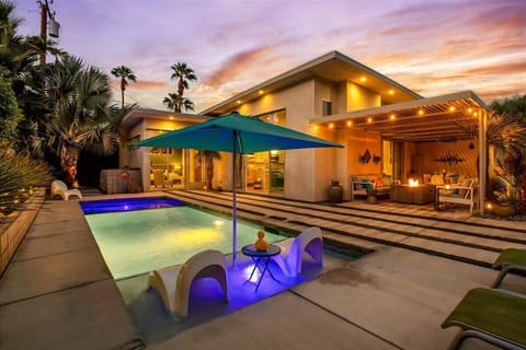 Dive into paradise at our stunning outdoor pool, perfectly positioned to offer breathtaking views of the majestic mountains. Whether you choose to take a refreshing dip or lounge poolside on a warm day, this serene oasis invites you to unwind.