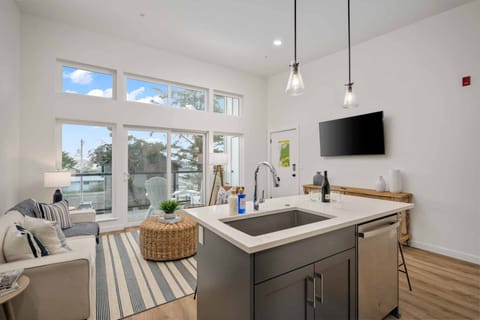 Welcome to Ebb Street Lofts, a stunning 2BR, 2BA loft in the heart of the highly desirable Taft District of Lincoln City, Oregon.