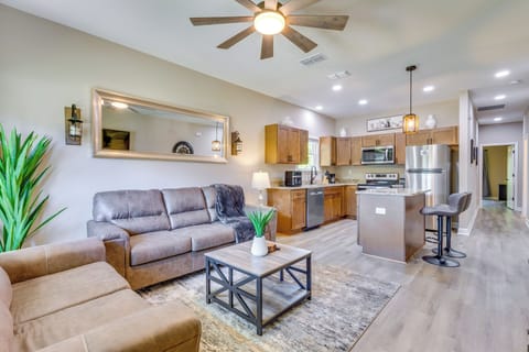 Living Room | Smart TV w/ Cable | Fireplace | Central Heating & A/C | Free WiFi