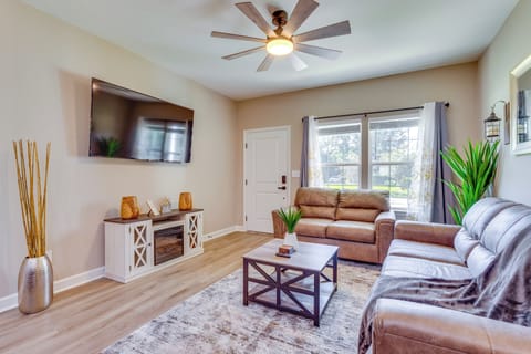 Tallahassee Vacation Rental | 3BR | 2BA | 1,200 Sq Ft | 2 Steps to Enter