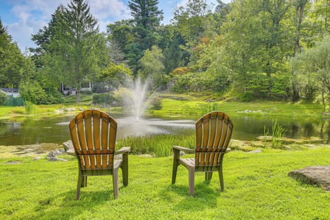 Holmes Vacation Rental | 2BR | 1BA | 1,500 Sq Ft | Step-Free Entry