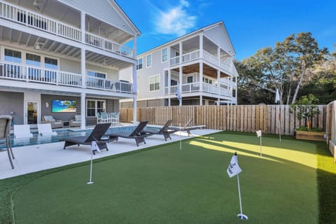 Challenge your friends to a putting contest before hitting famous Hilton Head golf courses