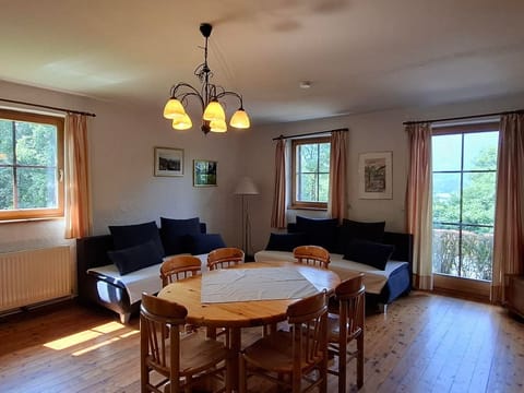 Fischerwinkel Apartment No. 2 - Wasserleonburg Castle Cabin in Friuli-Venezia Giulia