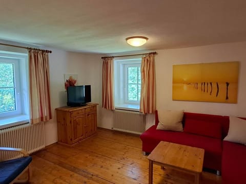 Altes Forsthaus Apartment No. 8 - Wasserleonburg Castle Cabin in Friuli-Venezia Giulia