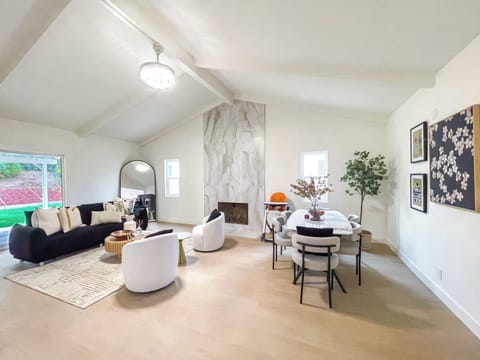 Main Living Room with Dinning Room