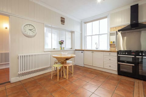 Chatsworth Townhouse II, Carlisle - Host & Stay