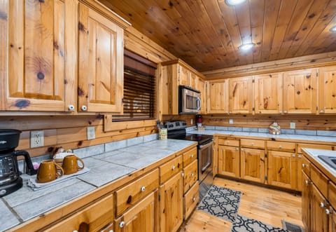 Ample counter space and modern appliances make cooking for a group easy—plus, cleanup is a breeze with the built-in dishwasher.