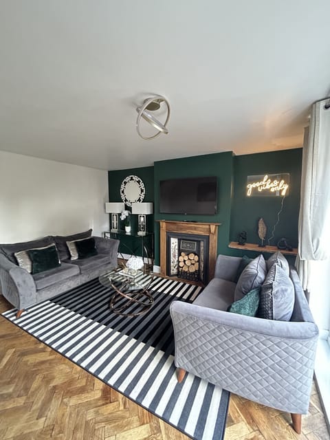 Living Room/ Dining