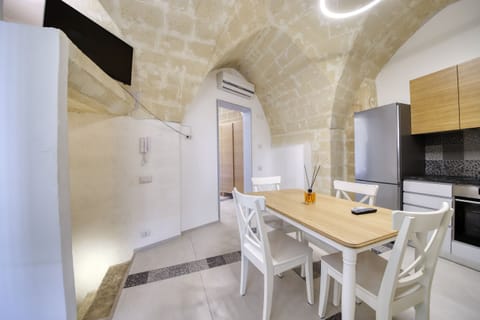 dining room Palazzo Fondo Vico 2 - Affitti Brevi Italia