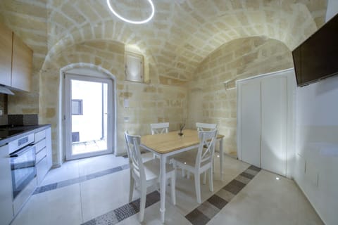 dining room Palazzo Fondo Vico 1   Affitti Brevi Italia