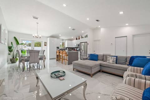 Bright and modern house, roomy and comfortable