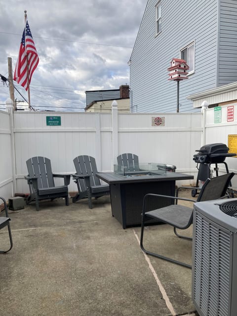 Outdoor patio with outdoor furniture, grill, firepit, chairs, & privacy fence!