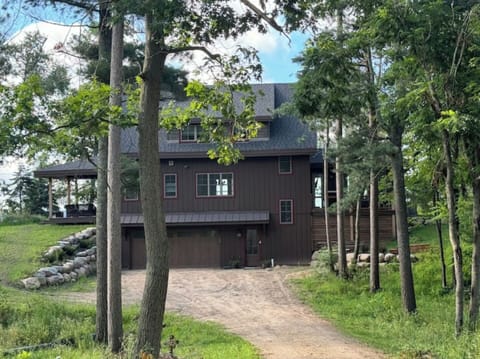Back of cabin coming in from driveway