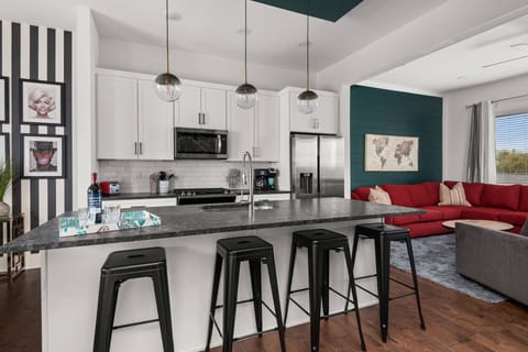 Fully Stocked Kitchen - Ready for your friends and family!