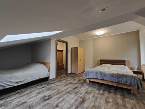 Peng- Bedroom (1)