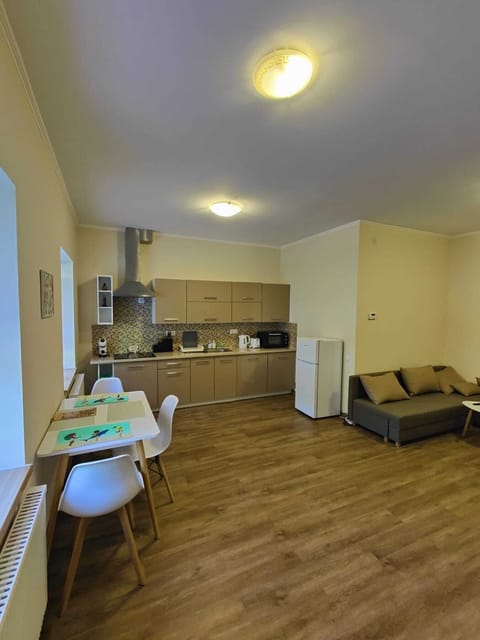 Louisa - Livingroom (1)
