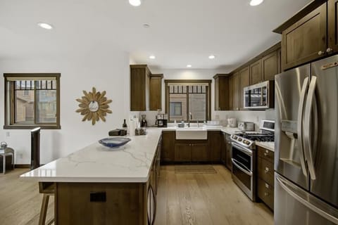 Fully equipped kitchen, all you need for eating in