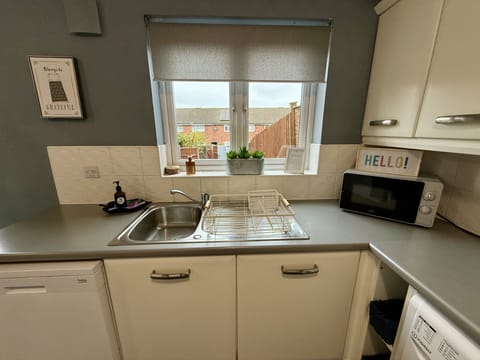 Kitchen: Bright and functional space with modern appliances and a cheerful view of the garden.
