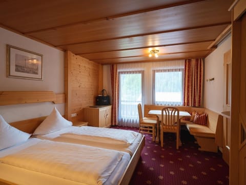 Large family room - Hotel Restaurant Alpenblume House in Fontanella