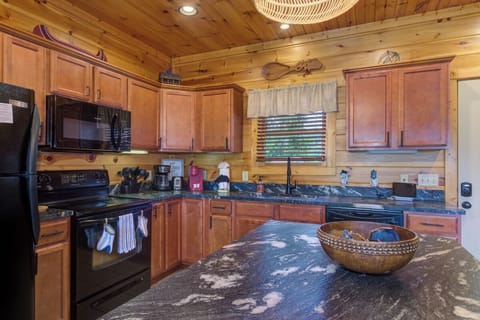 Views To Die For's fully-equipped kitchen