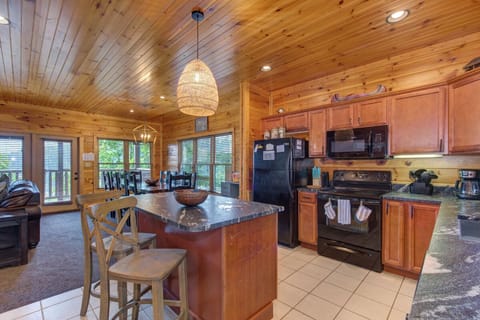 Views To Die For's fully-equipped kitchen