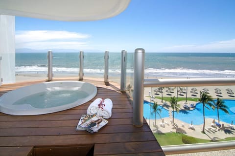 Outdoor jacuzzi