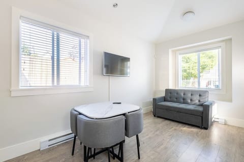 Discover the best of Vancouver from this centrally located haven, close to dining, shopping, and many attractions and landmarks.