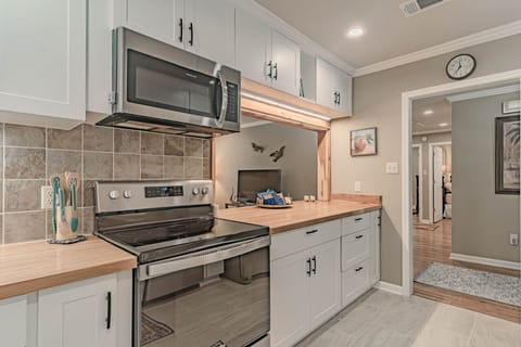 Kitchen – electric stove, oven, microwave