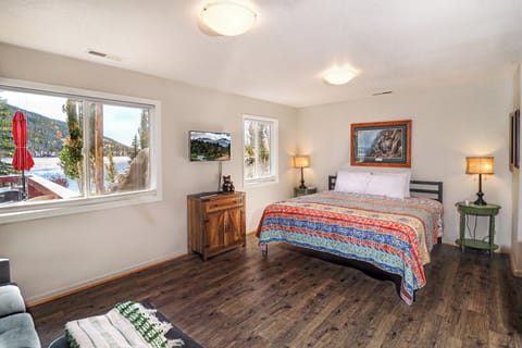 Studio Condo w/ King Bed