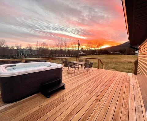 Hot Tub / whirlpool bath (Outdoor)