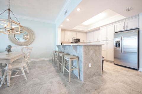 Sip your morning coffee at the breakfast bar and get ready for a beach day in this stylish space