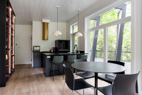 Modern Mohican Fauna Bluff 08