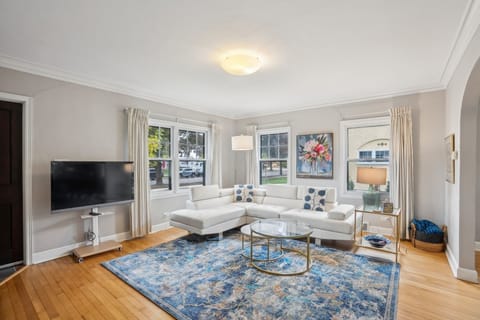 Home Decor, Furniture, Indoors, Living Room, Room