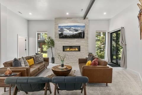 Home Decor,Architecture,Building,Furniture,Indoors