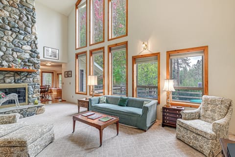 Grants Pass Vacation Rental | 2BR | 2BA | 3 Steps to Enter | 1,753 Sq Ft