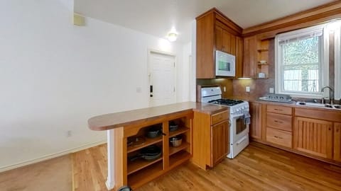 421 W San Antonio Daisy Kitchen