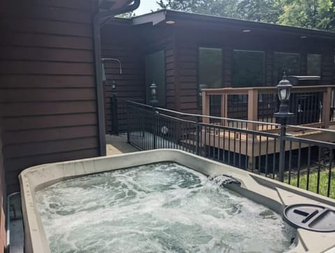 HOT TUBE 7 BACK DECK VIEW