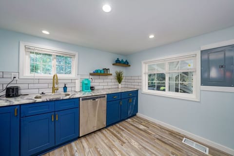 Modern luxury kitchen: where elegance meets functionality.