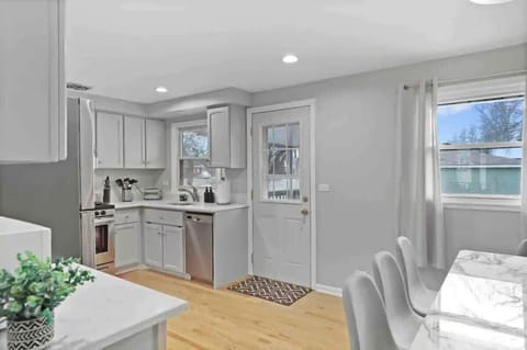 c40ea12c-9de7-4a12-8b3f-d36983c37719