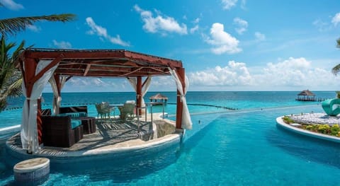 Relax at this incredible pool and swim with the view of the Caribbean ocean in the background 