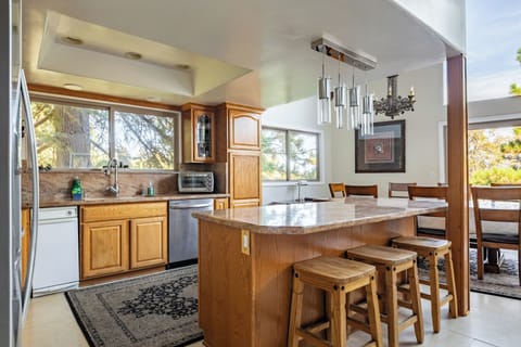 Fully equipped kitchen.