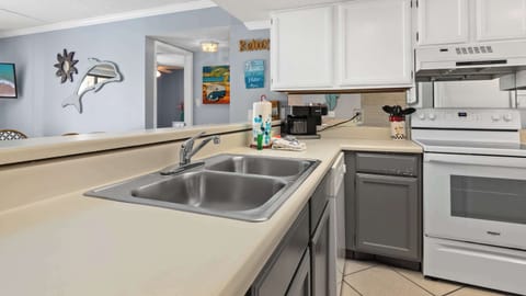 The full kitchen has everything you need to whip up family meals. 