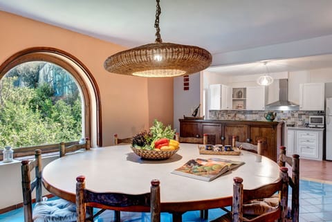 Autumn, Dining Room, Spring, Summer, Winter