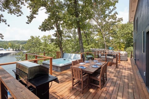 Huge deck with gas grill and great amenities