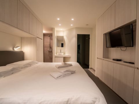 Building, Furniture, Cabinetry, Comfort, Wood, Architecture, Interior Design, House, Bed Frame, Flooring