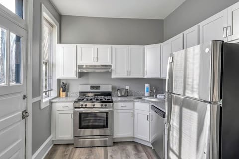Living Room / dining Room / Fully stocked kitchen