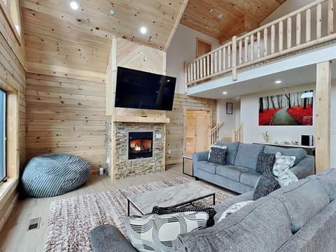 Welcome to Majestic Manor - Luxe Log Cabin w. All The Amenities!