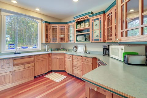 Kitchen | Main Level | Dishwasher | Drip Coffee Maker
