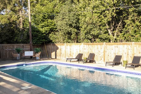 Porter #6 - Perfect Ocean Springs location with Pool - near Beach and Downtown