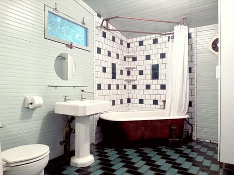 Main bathroom.